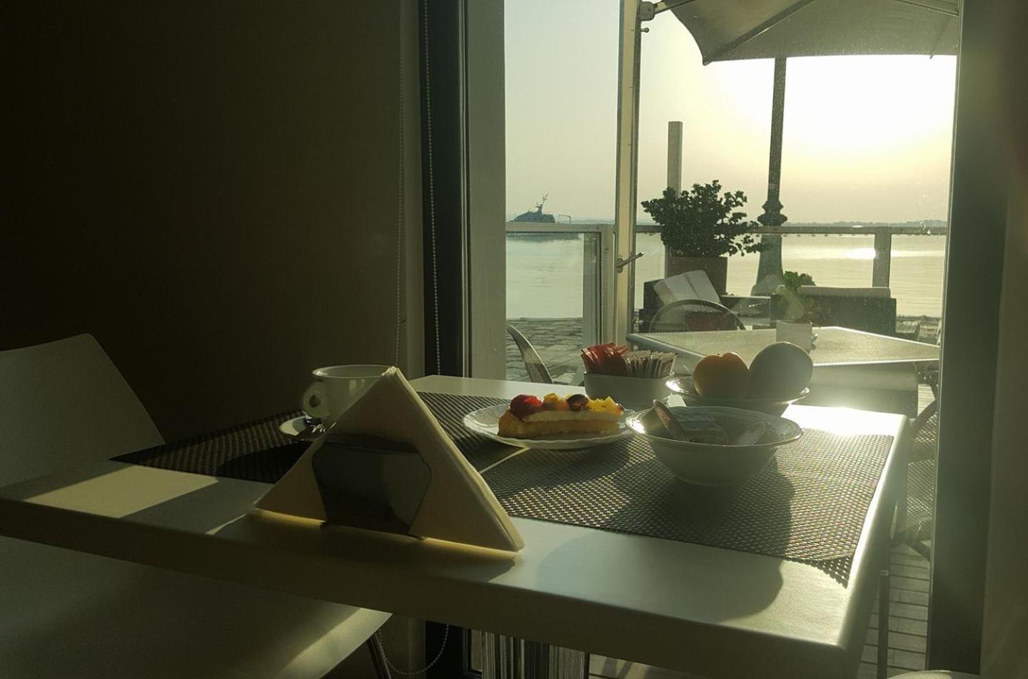Albergo Del Sole Taranto Bagian luar foto