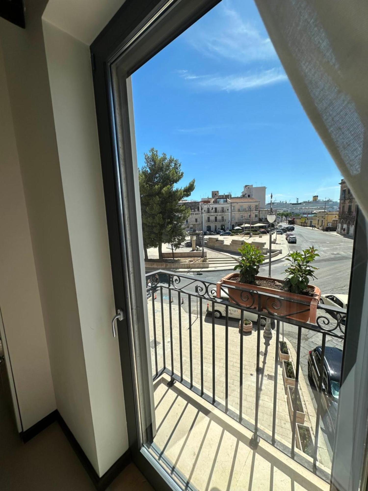 Albergo Del Sole Taranto Bagian luar foto