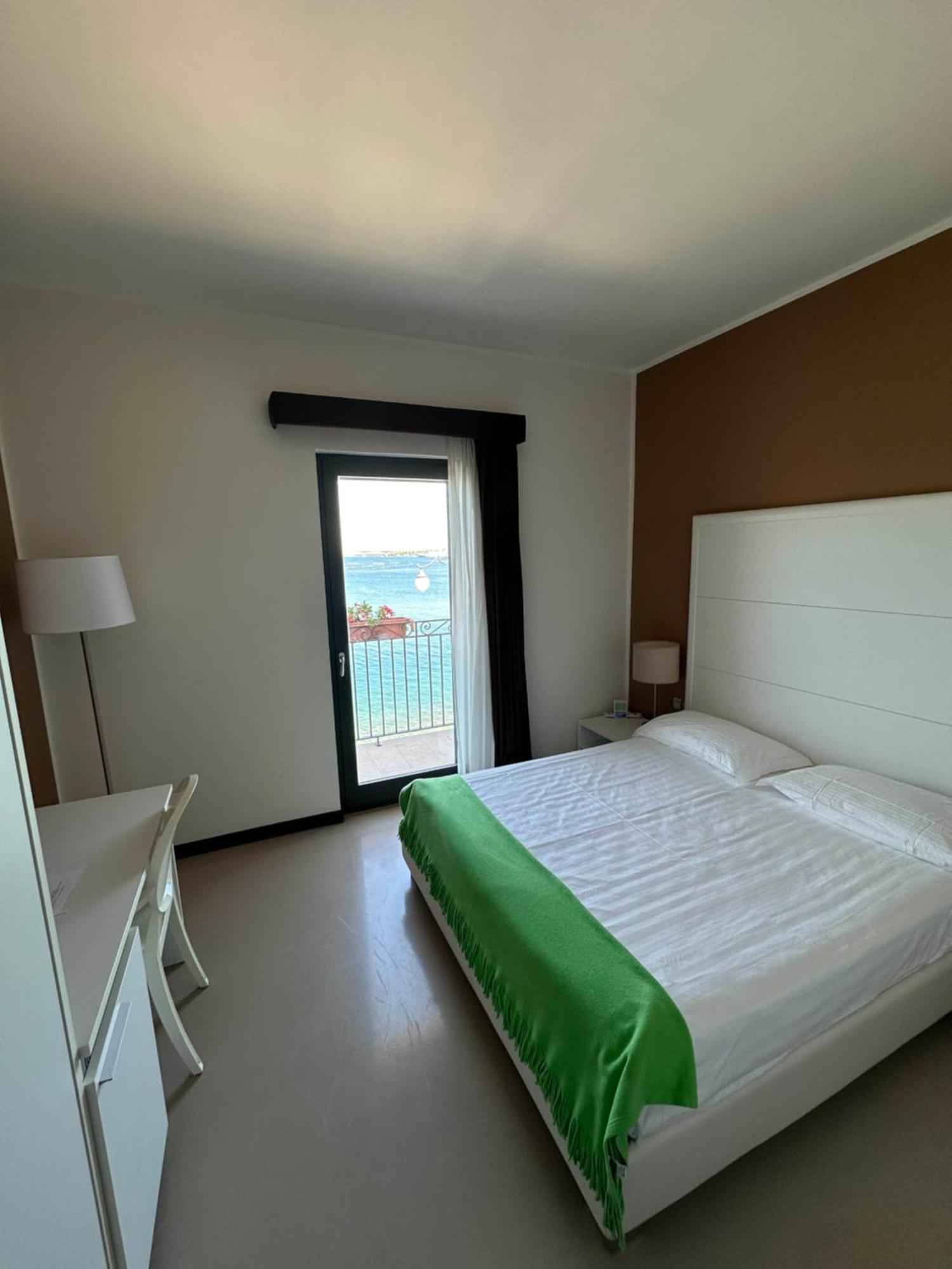 Albergo Del Sole Taranto Bagian luar foto