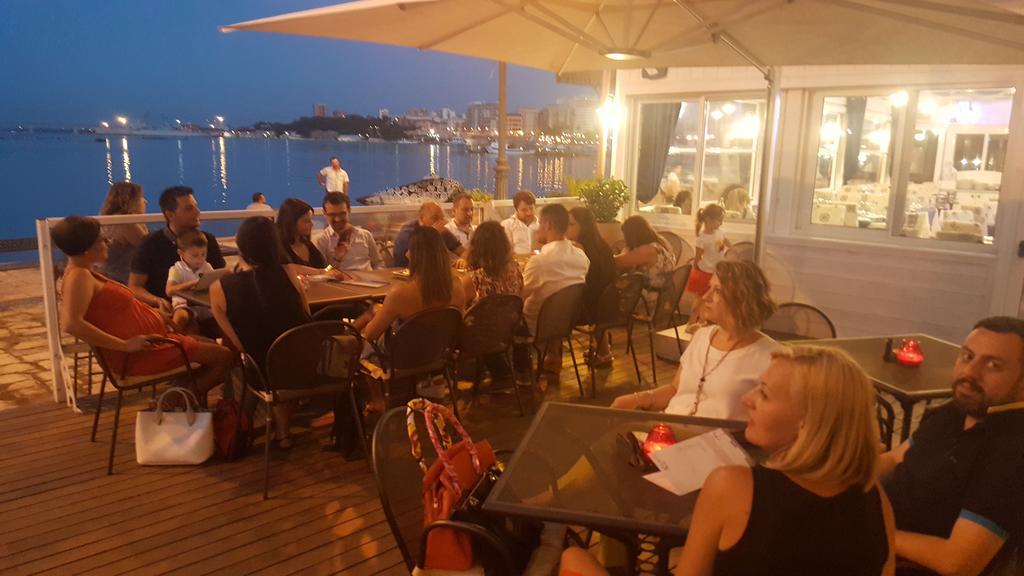 Albergo Del Sole Taranto Bagian luar foto
