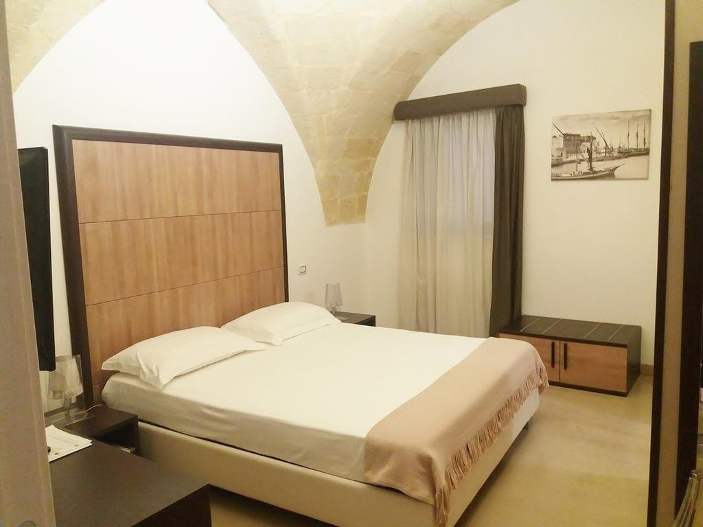 Albergo Del Sole Taranto Bagian luar foto