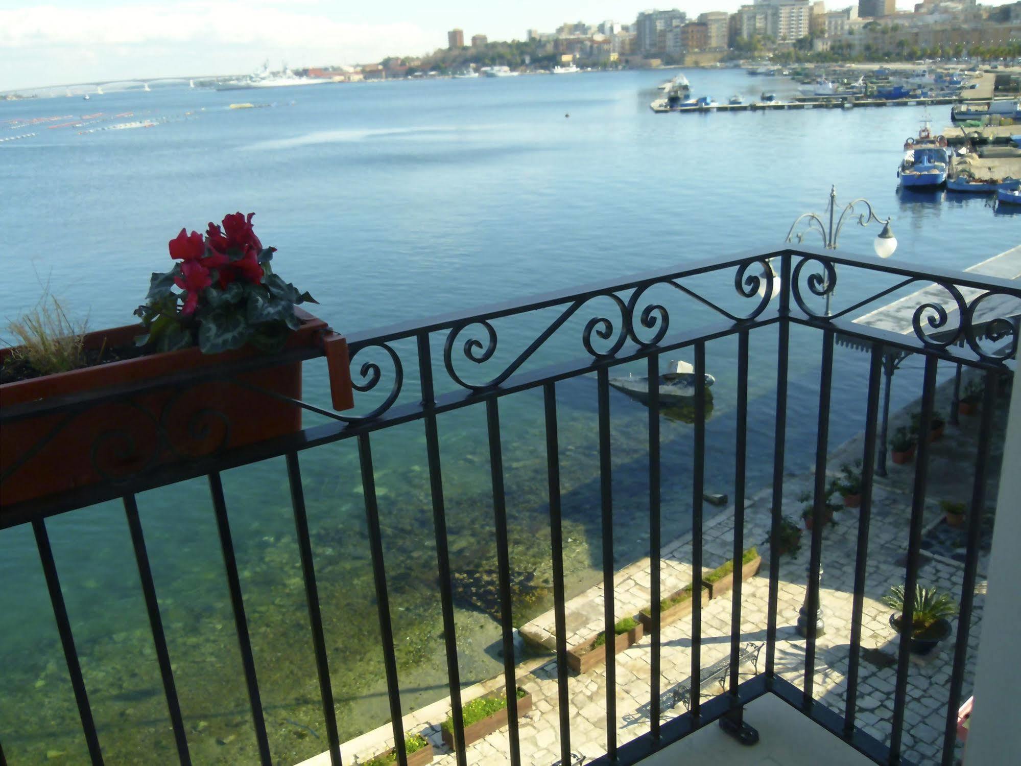 Albergo Del Sole Taranto Bagian luar foto