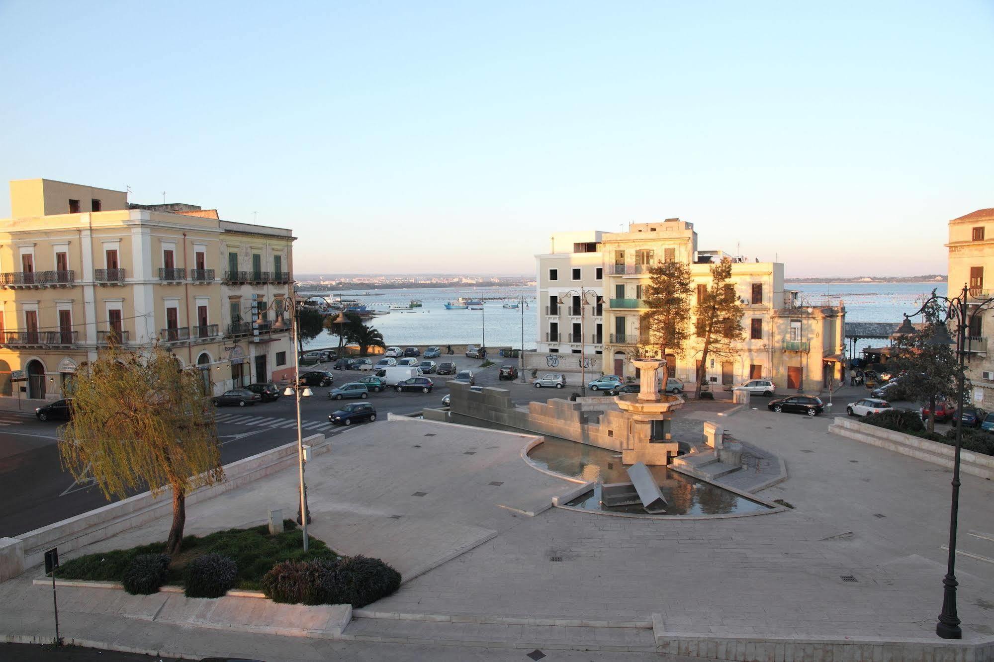 Albergo Del Sole Taranto Bagian luar foto