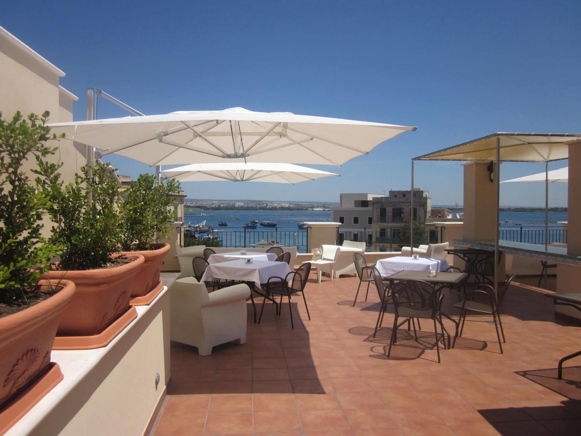 Albergo Del Sole Taranto Bagian luar foto