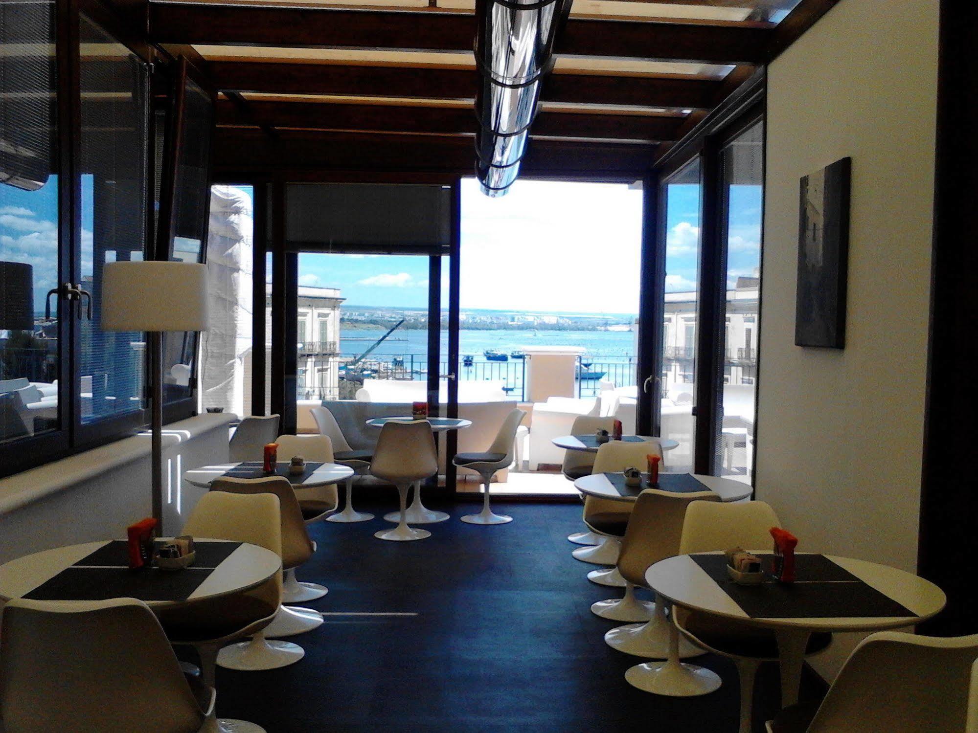 Albergo Del Sole Taranto Bagian luar foto