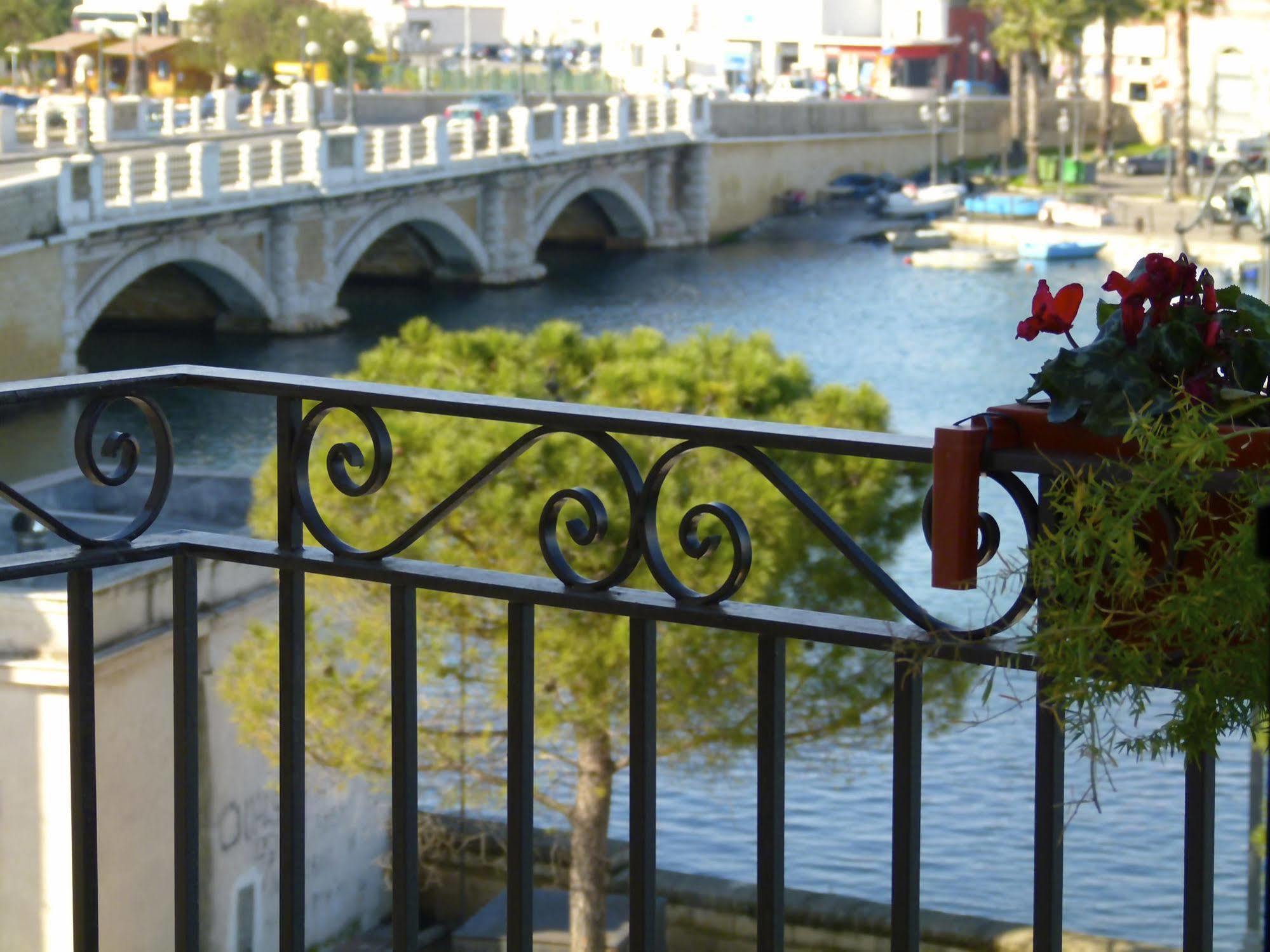 Albergo Del Sole Taranto Bagian luar foto
