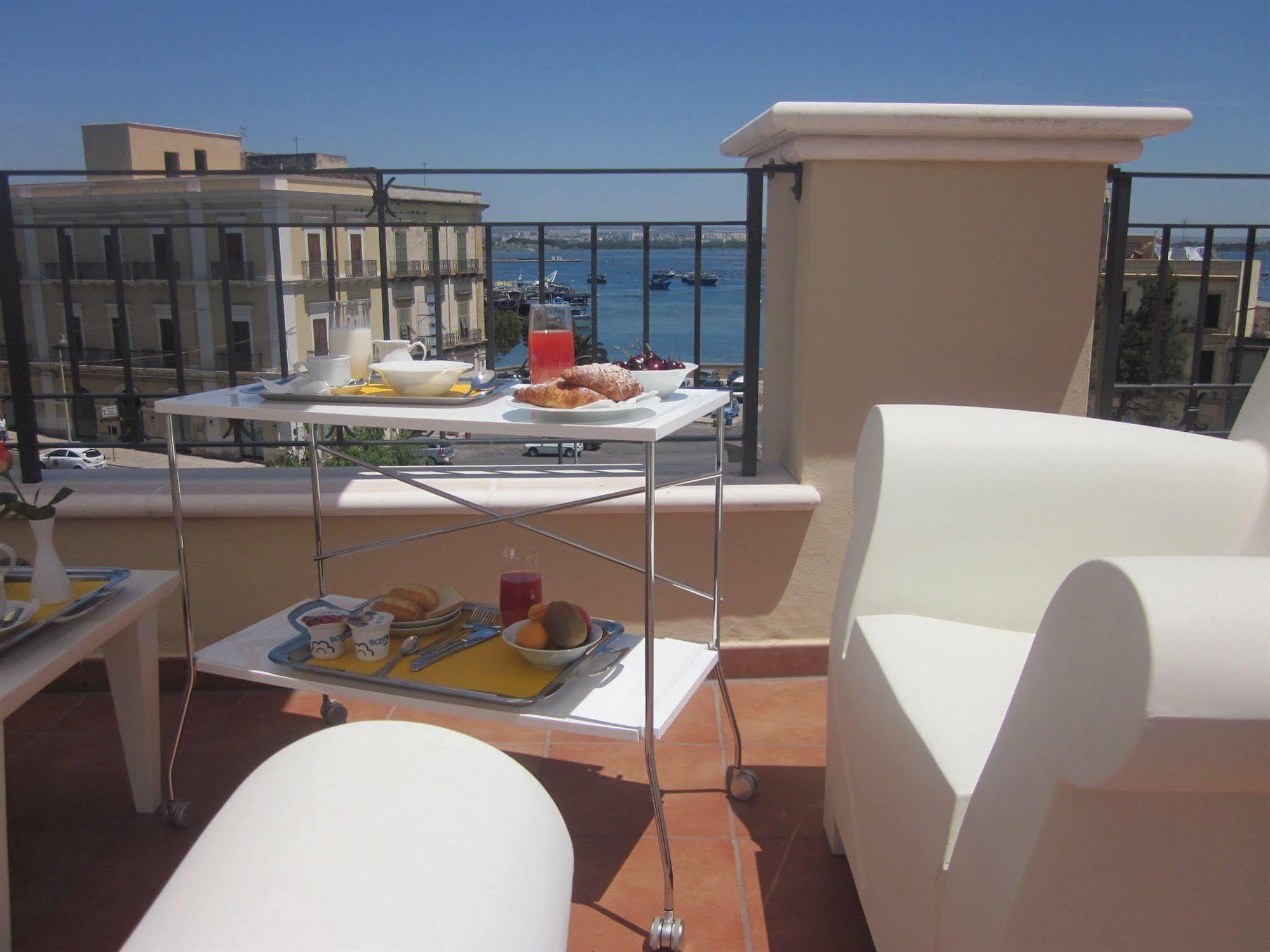 Albergo Del Sole Taranto Bagian luar foto