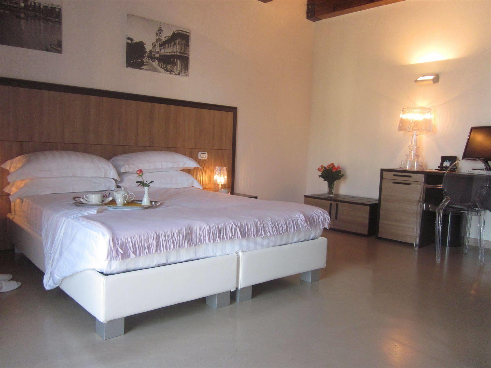 Albergo Del Sole Taranto Bagian luar foto