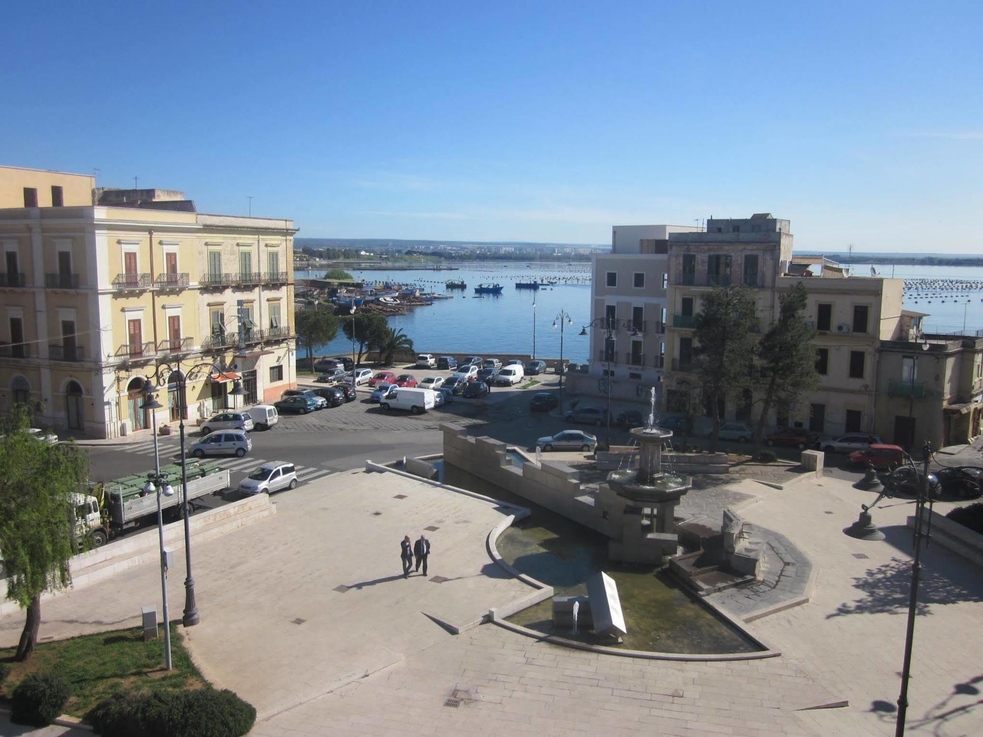 Albergo Del Sole Taranto Bagian luar foto